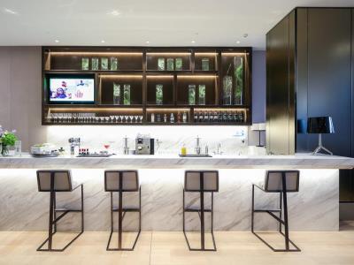 Hotel Hyatt Place Tianshan Plaza 4*
