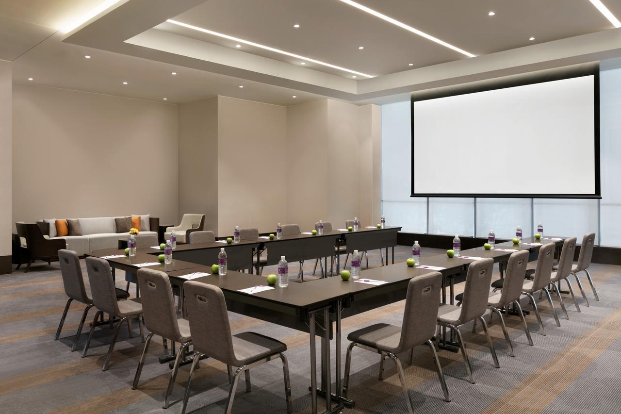 Hyatt Place Tianshan Plaza 4*