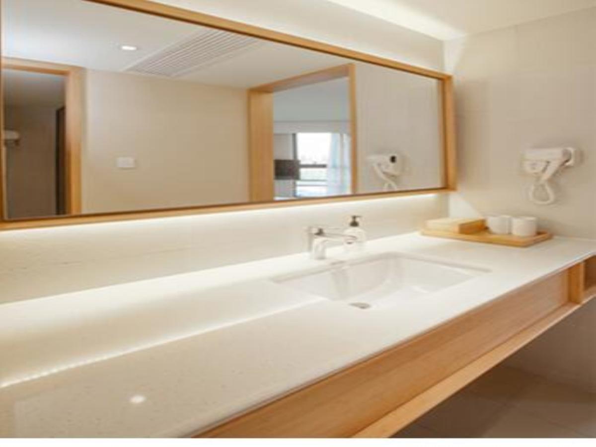 Ji Guangda Liuzhou Road Hotel 4*