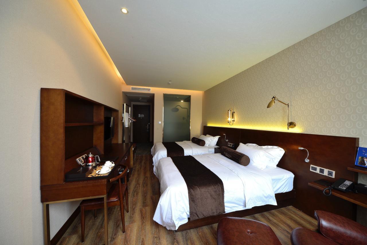 Manxin Xujiahui Otel 4*