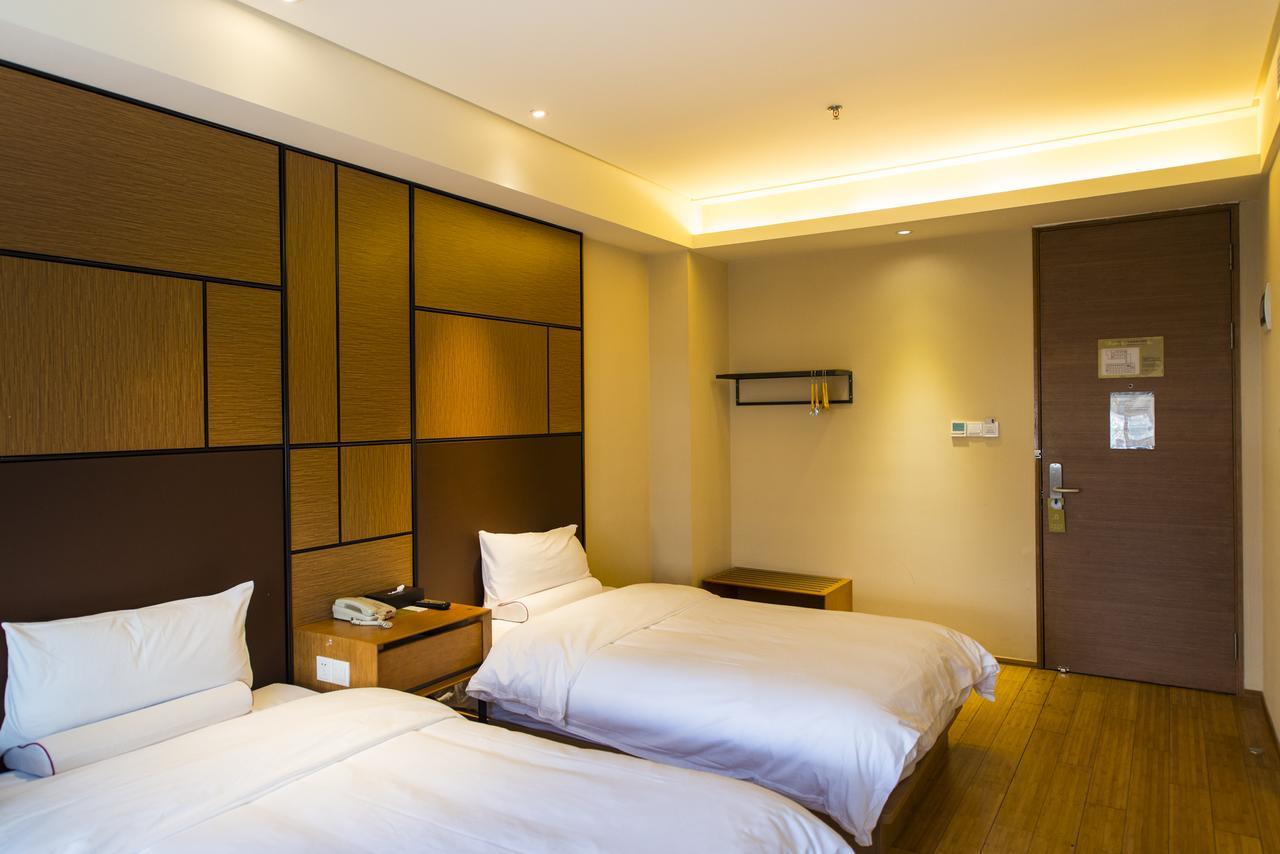 Ji Jiangqiao Wanda Plaza 3*