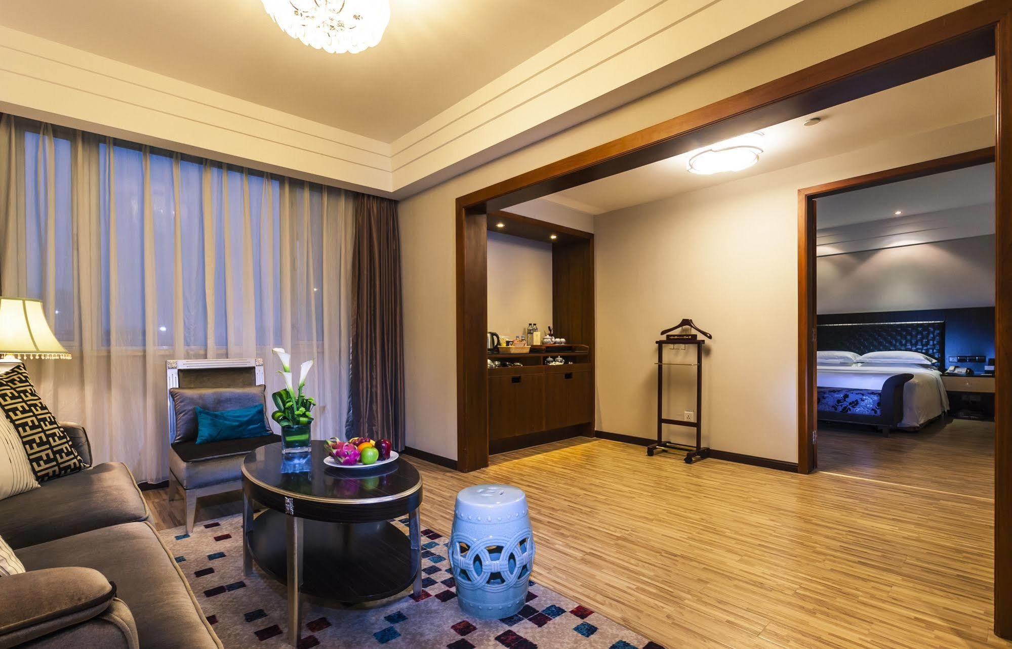 Hotel Grand Skylight Gardens Bai Se Road 4*