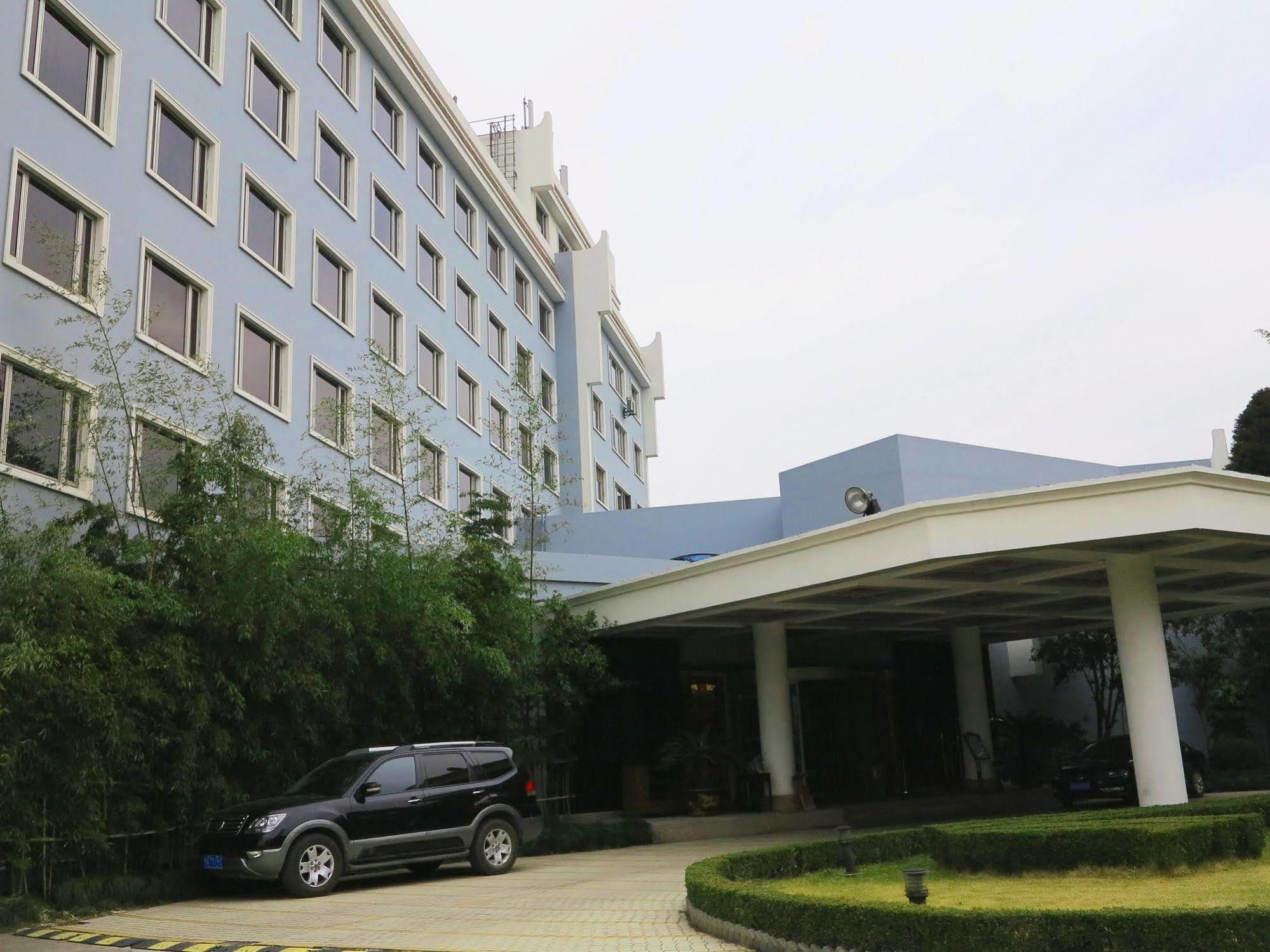Grand Skylight Gardens Bai Se Road Hotel 4*
