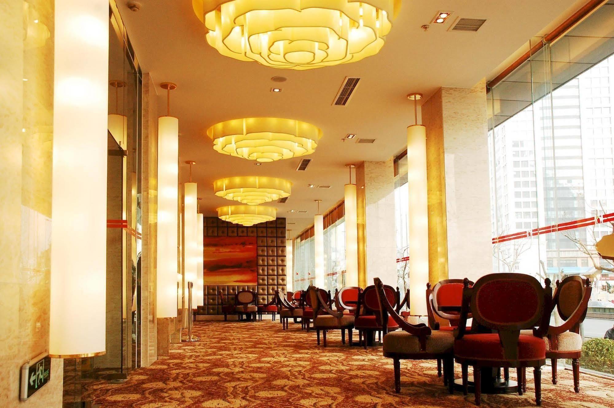 Khách sạn Jiangsu 4*