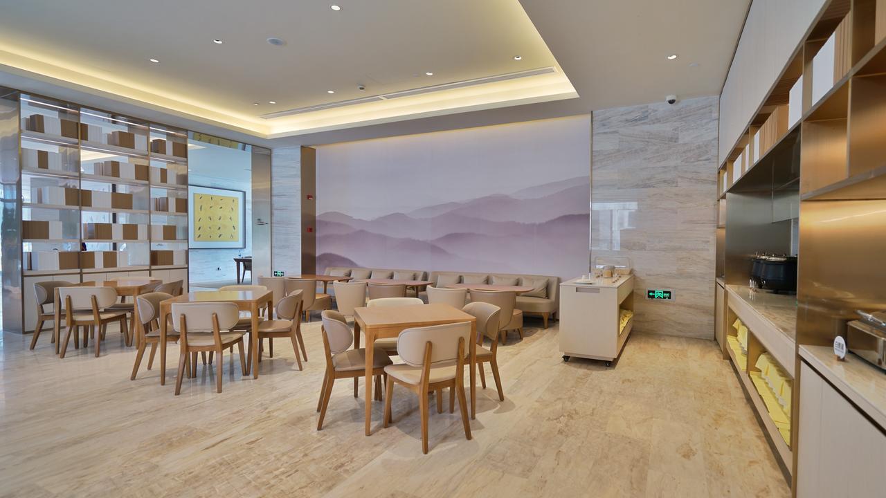 Ji Hongqiao National Convention And Exhibition Center Huaxiang Road 3*