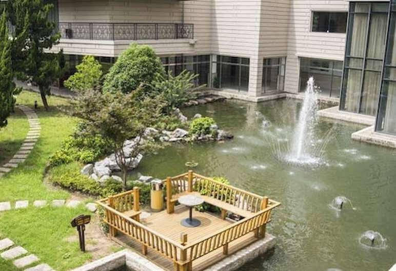 Hotel Greentree Eastern Hongqiao Airport Longbai 3*