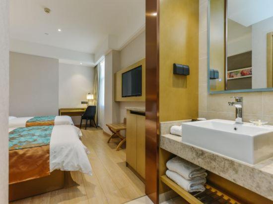 Yitel Hotel