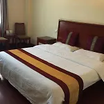 Greentree Inn Shanghai Changyang Road Jiangpu Park Metro Station Business Hotel
