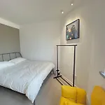 Eastern Hub - Jing\'An Temple Branch Stylish 3Bedrooms In Bustling Location Surrounded By Trendy Bistro And Bar Street, Only 100M From Subway