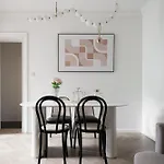 Shanghai Hills & Serendipity Springtime Family Bnb With Two Rooms Close To West Nanjing Rd