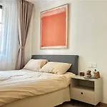 2-Bedroom Apart Ment With Garden