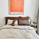 2-Bedroom Apart Ment With Garden
