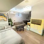 Tech-X Jing\'An Hotel