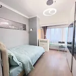 Tech-X Jing\'An Hotel