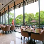 Ramada Plaza Shanghai Pudong Airport - 3 Mins To Pvg Depature Floor & Check Entrance With Hotel Shuttle