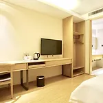 Ji Hotel Shanghai Oriental Pearl Tower