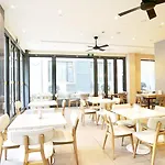 Ji Hotel Shanghai Oriental Pearl Tower