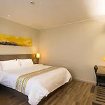 Home Inn Plus Shanghai Pudong Lujiazui Expo Park South Pudong Road
