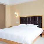 100 Inn Plus Pudong Airport Hotel
