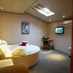 Super 8 By Wyndham Shanghai Songjiang Xincheng Metro Station