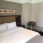 Yitel Hotel