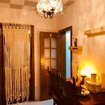 Henry\'S Apartment - People Square