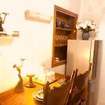 Henry\'S Apartment - People Square