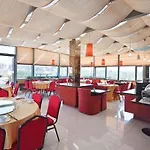 Starway Hotel Xuhui District