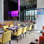 Holiday Villa Hotel & Residence