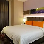 Holiday Villa Hotel & Residence