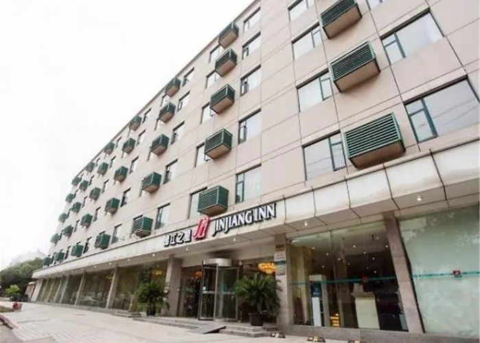 Jingjiang Inn Shanghai Baoyang Pier