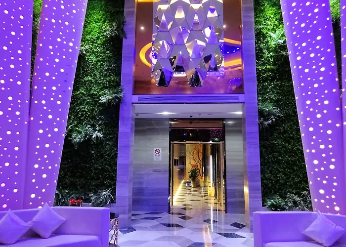 Holiday Villa Hotel & Residence