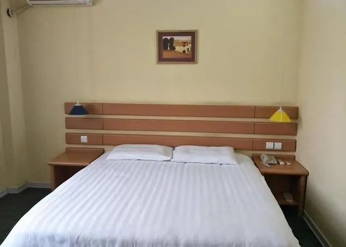 Home Inn Bund Center