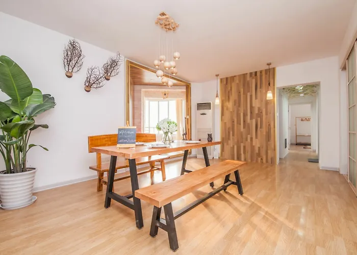Warm Island Xujiahui 4 Bedroom