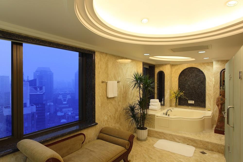 Nanjing Road By Ihg Hotel Shanghai