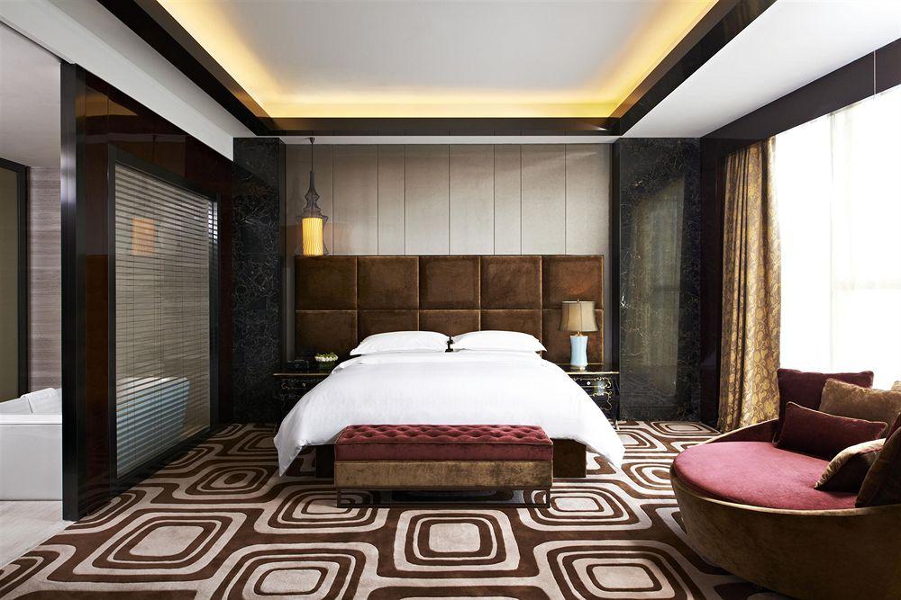 Sheraton Waigaoqiao 5*
