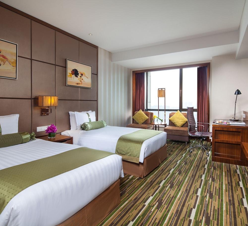 Hotel Crowne Plaza Jinxiu, An Ihg 4*