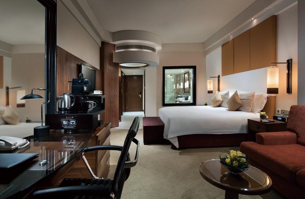 Grand Millennium Hongqiao Hotel 5*