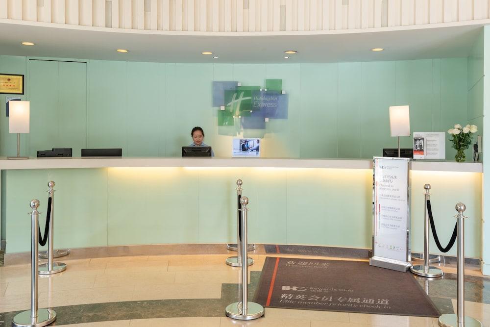 Hotel Holiday Express Jinqiao Central By Ihg 3*