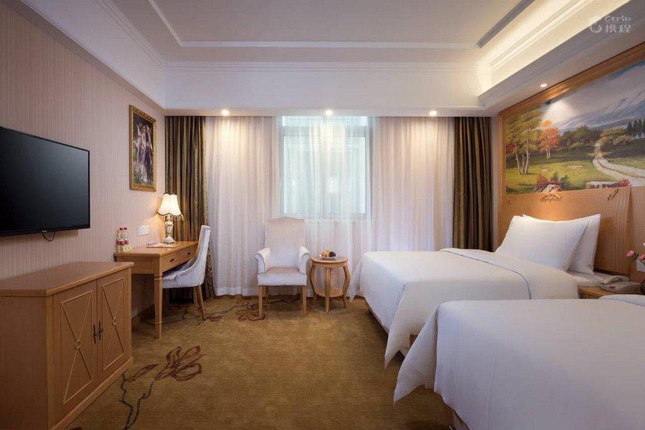 Vienna International Tourist Xiuyan Road Metro Station Branch 3*