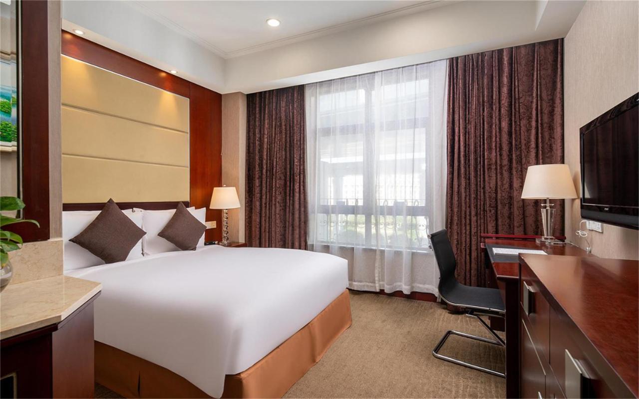 Wyndham Hongqiao-near Necc Hotel