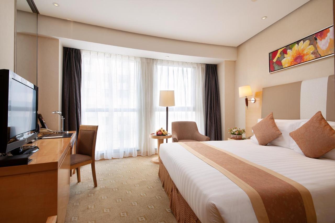 Regal Jinfeng Hotel 4*