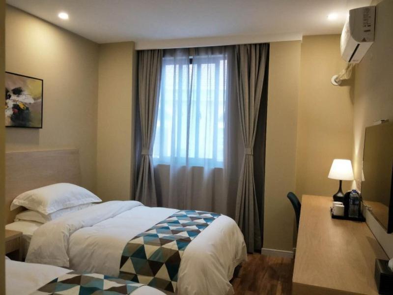Hotel Shell New International Expo Center Fanghua Road Metro Station Shanghai