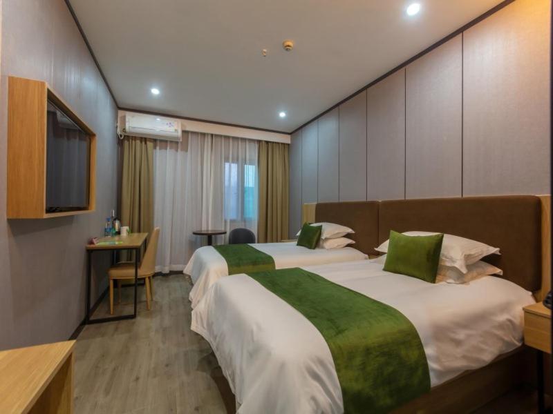 Greentree Fudan Wujiaochang Metro Station Hotel 3*