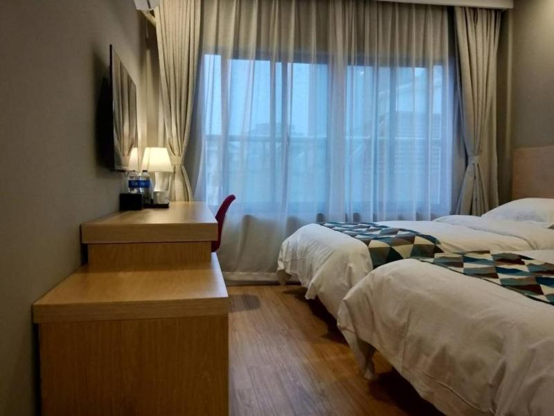 Hotel Shell New International Expo Center Fanghua Road Metro Station Shanghai
