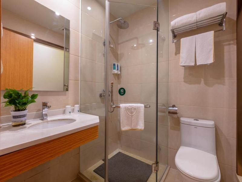 Greentree Fudan Wujiaochang Metro Station Hotel 3*