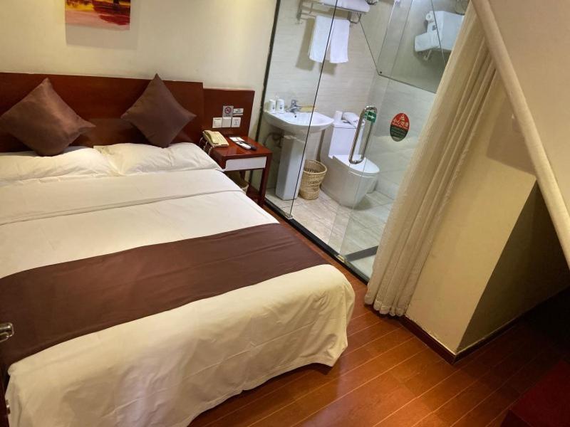 Hotel Greentree Songjiang University City New Songjiang Road Express 3*