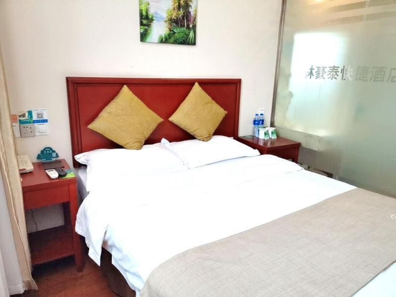 Greentree Inn Shanghai South Jiangyang Road South Changjiang Road Express Hotel 3*
