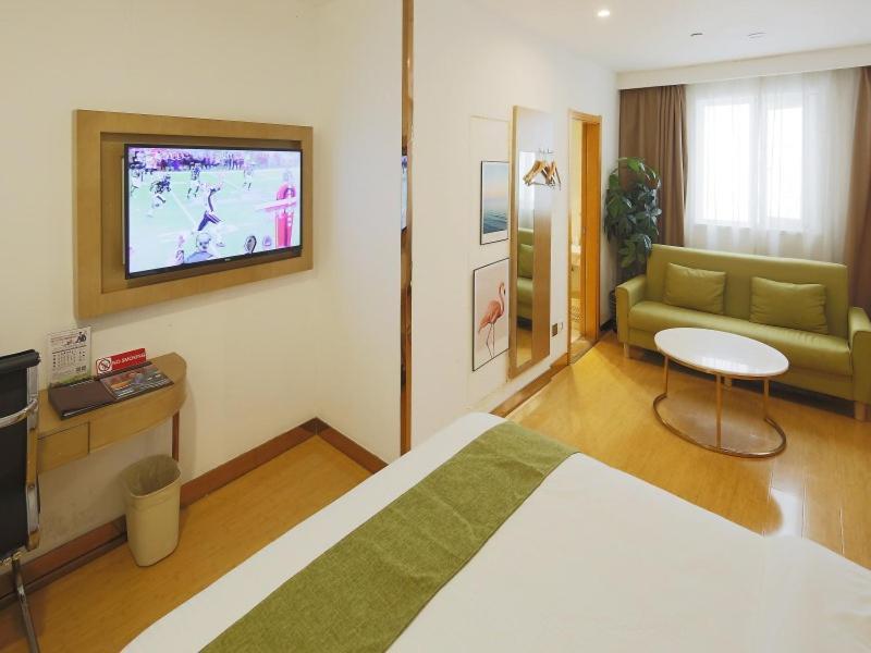 Greentree Jingan District Qipu Road Tiantong Road Subway Station Express Otel 3*