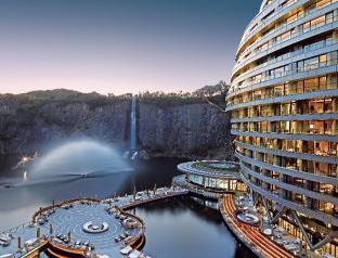 Intercontinental Wonderland